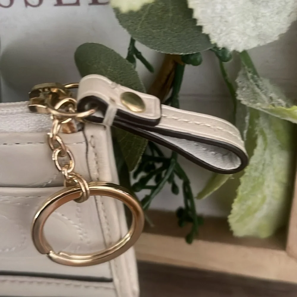 Coach Hamptons Embossed Stitched Signature  Leather Card Case with Keyring